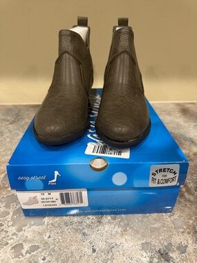 easy street Ankle Boots Booties